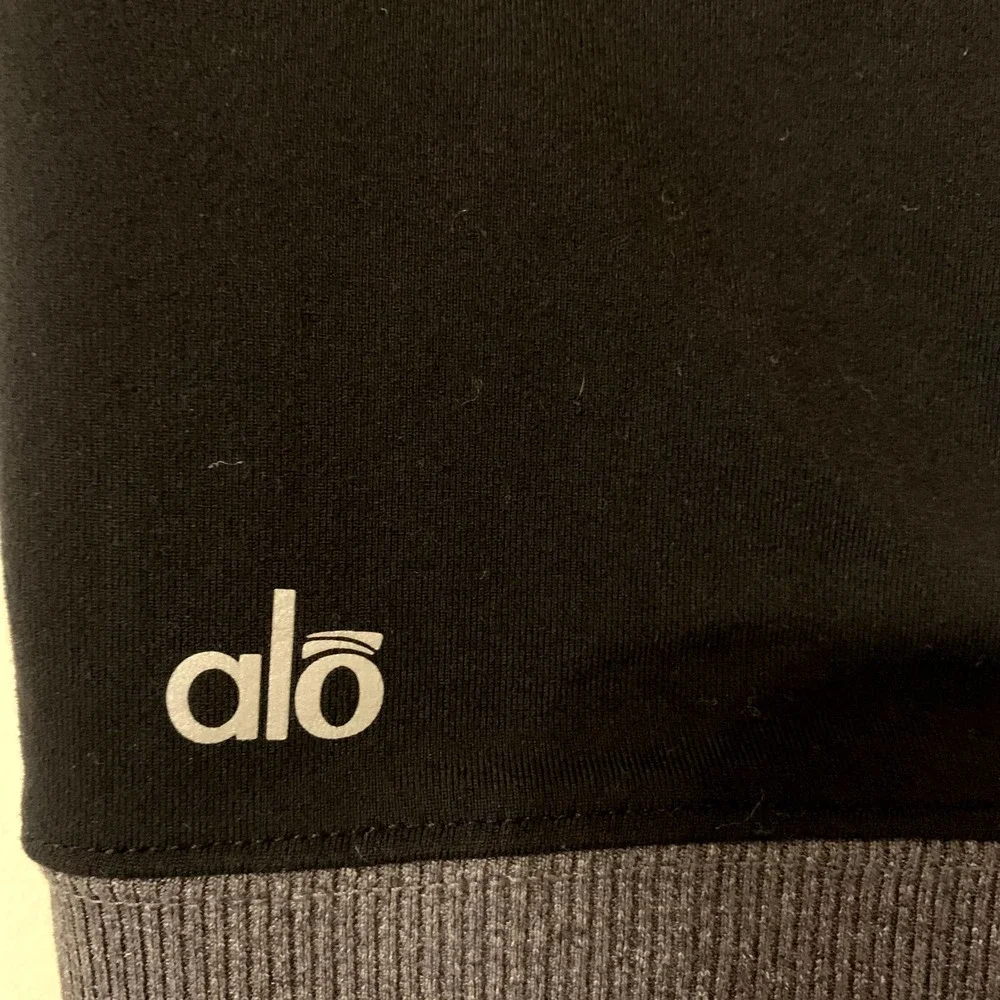 ALO Yoga Black and Gray Colorblock Leggings
